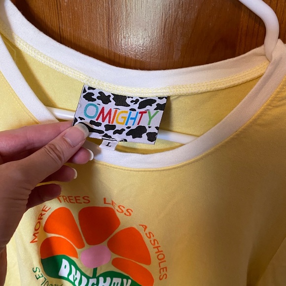 Omighty Yellow Crop Top - Picture 3 of 6